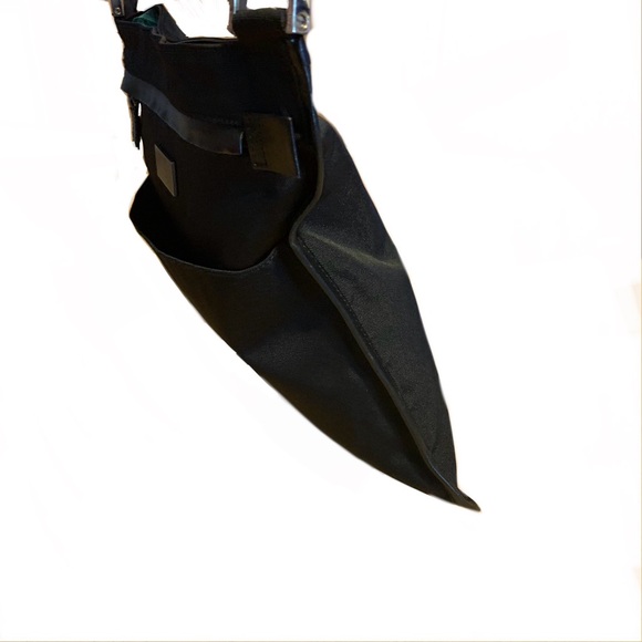 GUCCI BLACK NYLON W/LEATHER TRIM UTILITY STYLE SHOULDER BAG - Picture 9 of 15